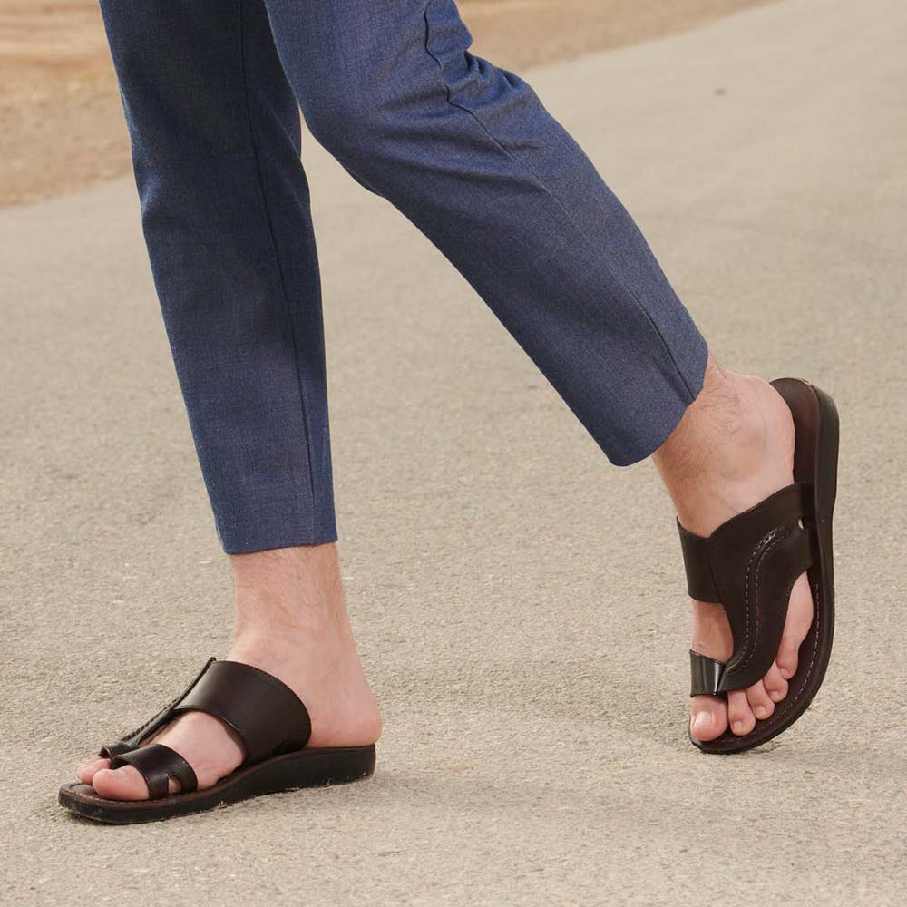 Update more than 81 mens toe strap sandals